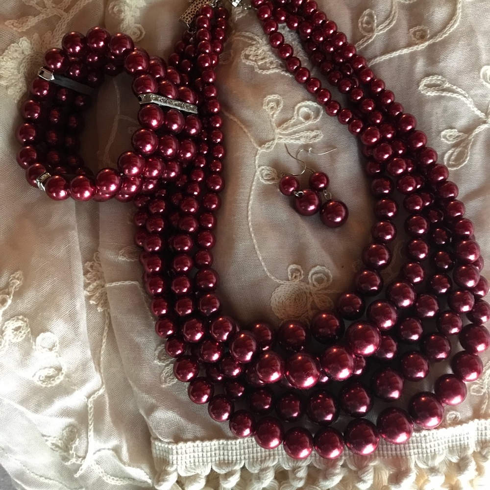 Simulated pearl jewelry set burgundy